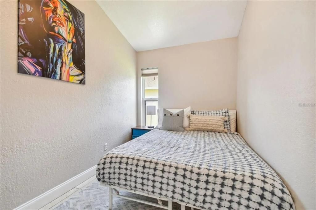 For Sale: $449,900 (4 beds, 2 baths, 1955 Square Feet)