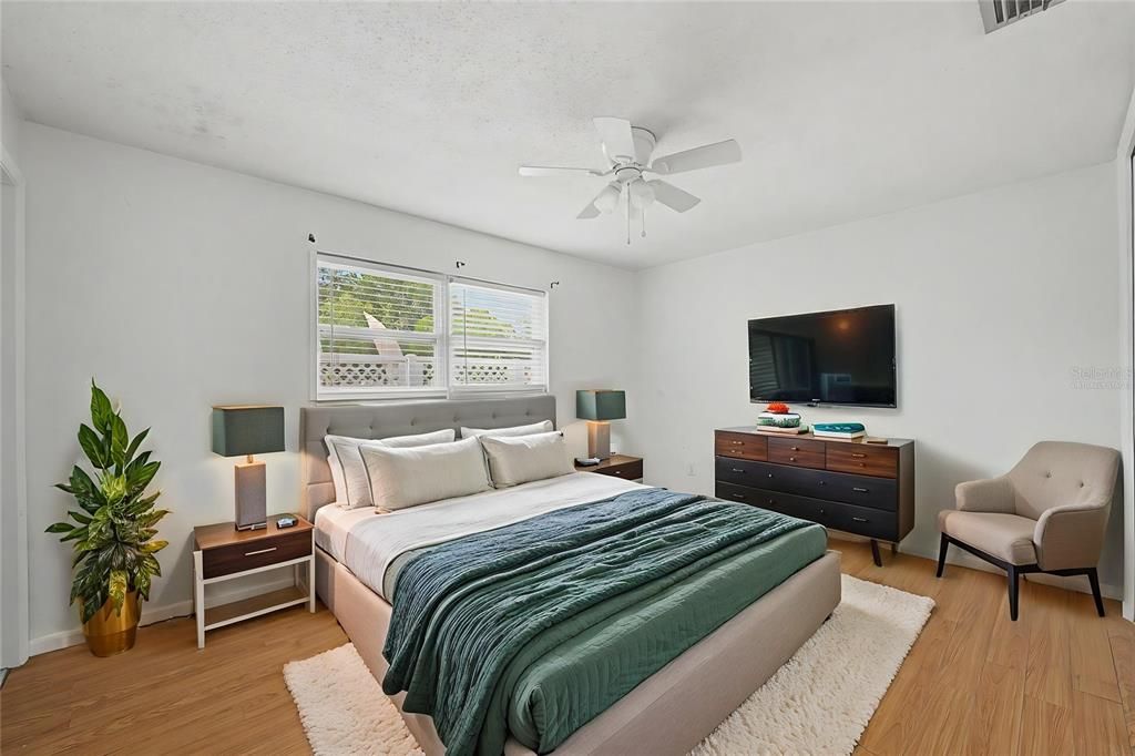 En Venta: $575,000 (4 camas, 3 baños, 1654 Pies cuadrados)