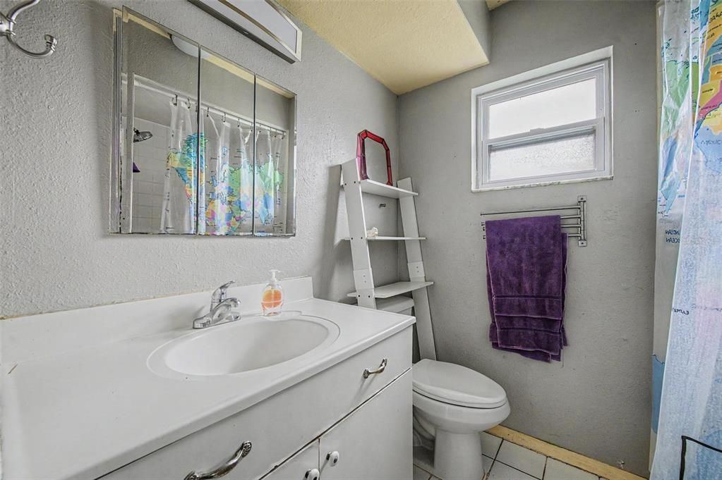 En Venta: $575,000 (4 camas, 3 baños, 1654 Pies cuadrados)