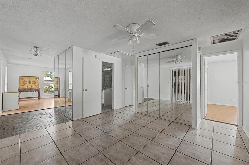 En Venta: $575,000 (4 camas, 3 baños, 1654 Pies cuadrados)