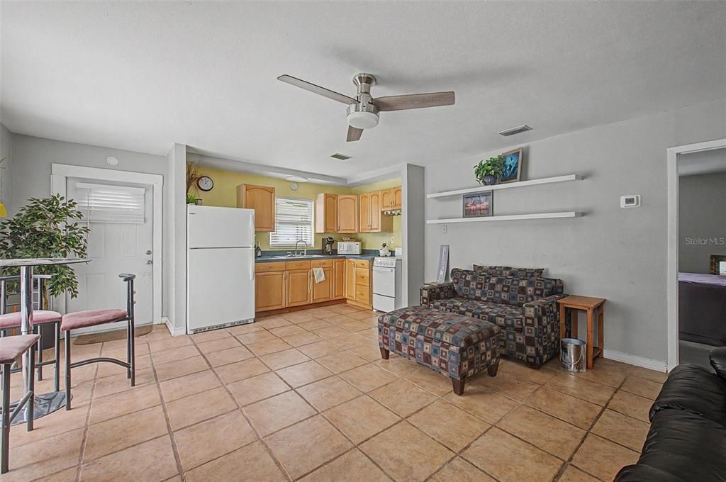 En Venta: $575,000 (4 camas, 3 baños, 1654 Pies cuadrados)