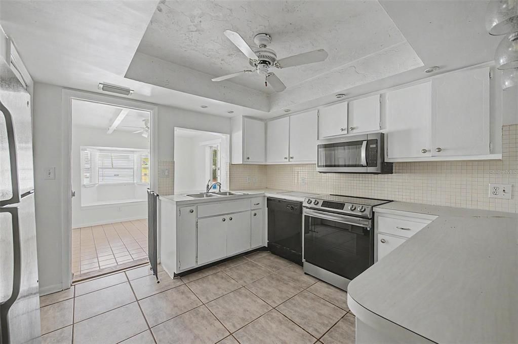 En Venta: $575,000 (4 camas, 3 baños, 1654 Pies cuadrados)