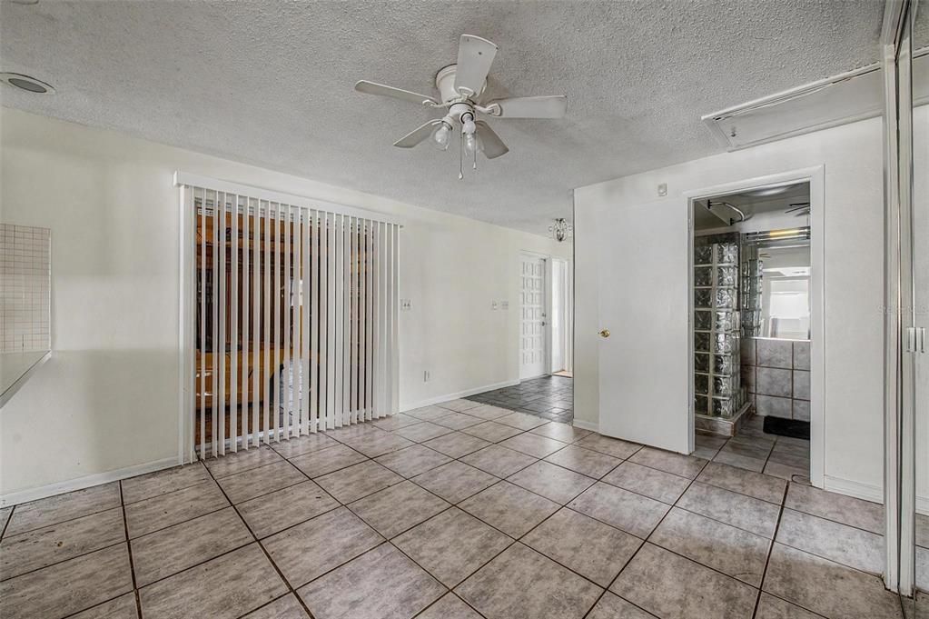 En Venta: $575,000 (4 camas, 3 baños, 1654 Pies cuadrados)