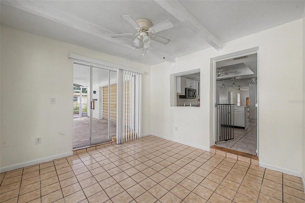 En Venta: $575,000 (4 camas, 3 baños, 1654 Pies cuadrados)