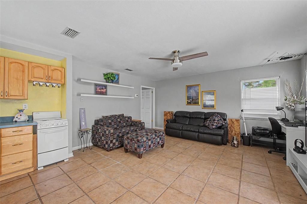 En Venta: $575,000 (4 camas, 3 baños, 1654 Pies cuadrados)