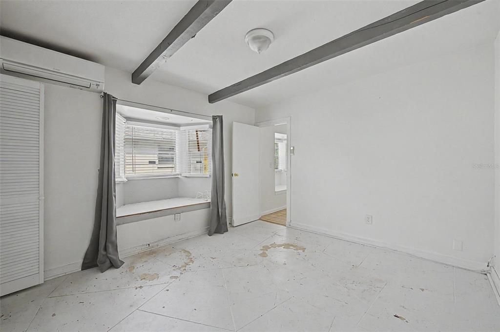 En Venta: $575,000 (4 camas, 3 baños, 1654 Pies cuadrados)