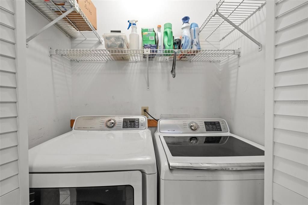 На продажу: $199,999 (3 спален, 2 ванн, 1564 Квадратных фут)