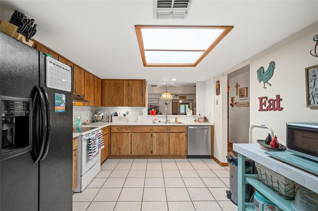 На продажу: $199,999 (3 спален, 2 ванн, 1564 Квадратных фут)