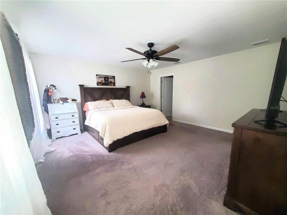 For Sale: $425,000 (4 beds, 3 baths, 2141 Square Feet)