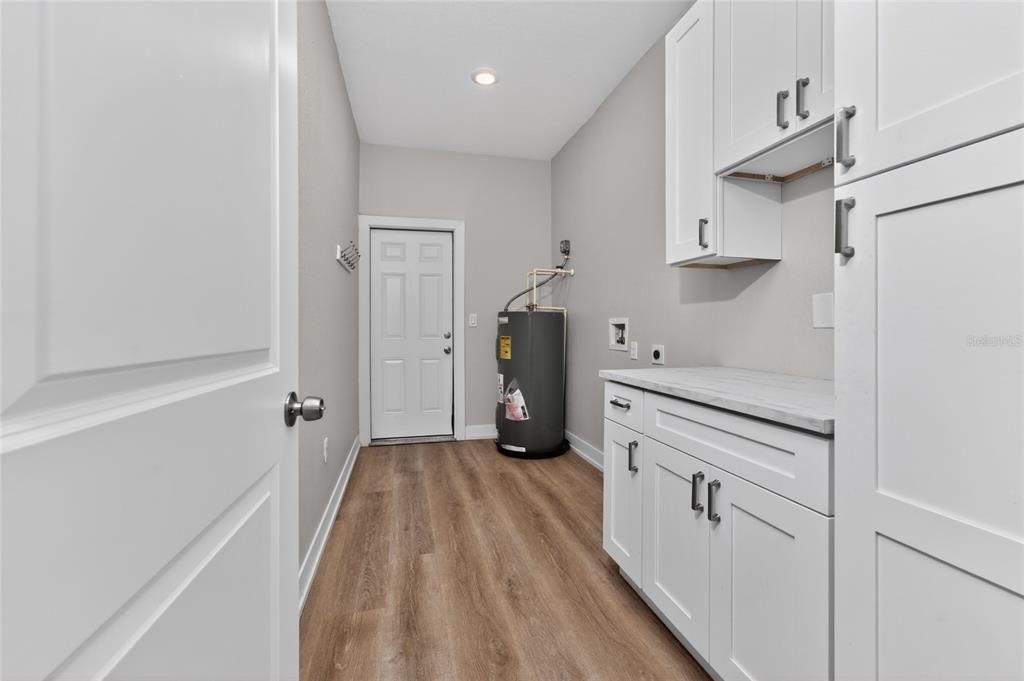 For Sale: $279,900 (3 beds, 2 baths, 1586 Square Feet)