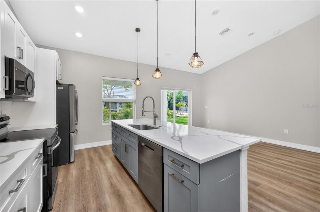 For Sale: $279,900 (3 beds, 2 baths, 1586 Square Feet)