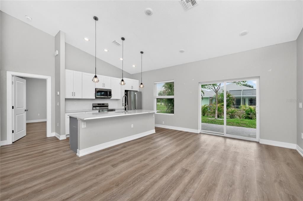 For Sale: $279,900 (3 beds, 2 baths, 1586 Square Feet)
