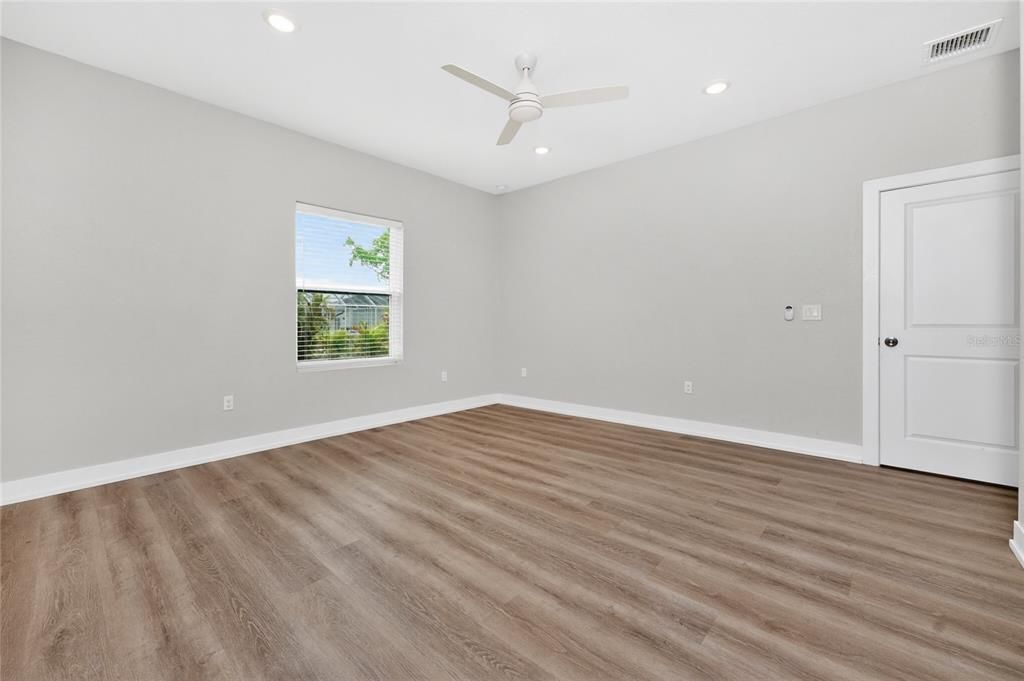 For Sale: $279,900 (3 beds, 2 baths, 1586 Square Feet)