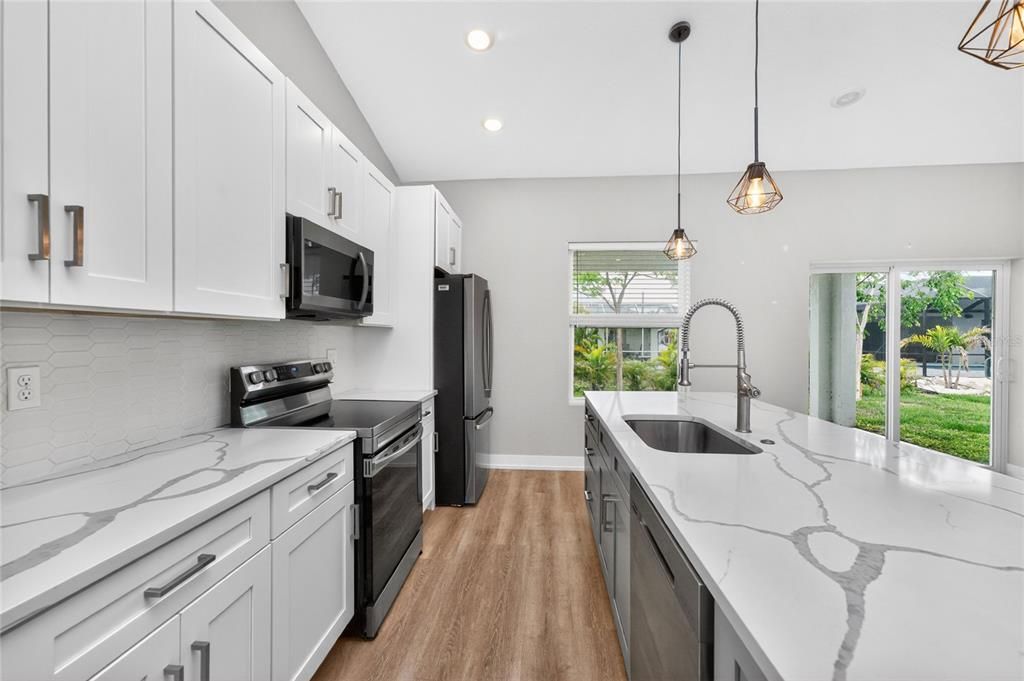 For Sale: $279,900 (3 beds, 2 baths, 1586 Square Feet)