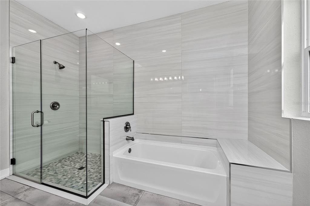 For Sale: $279,900 (3 beds, 2 baths, 1586 Square Feet)