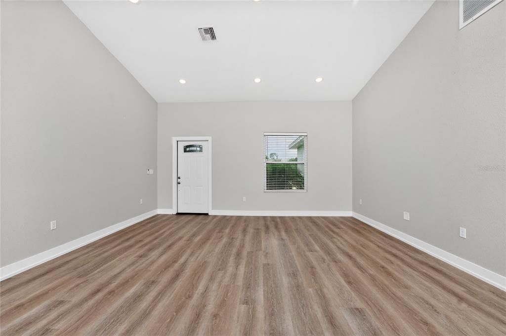 For Sale: $279,900 (3 beds, 2 baths, 1586 Square Feet)