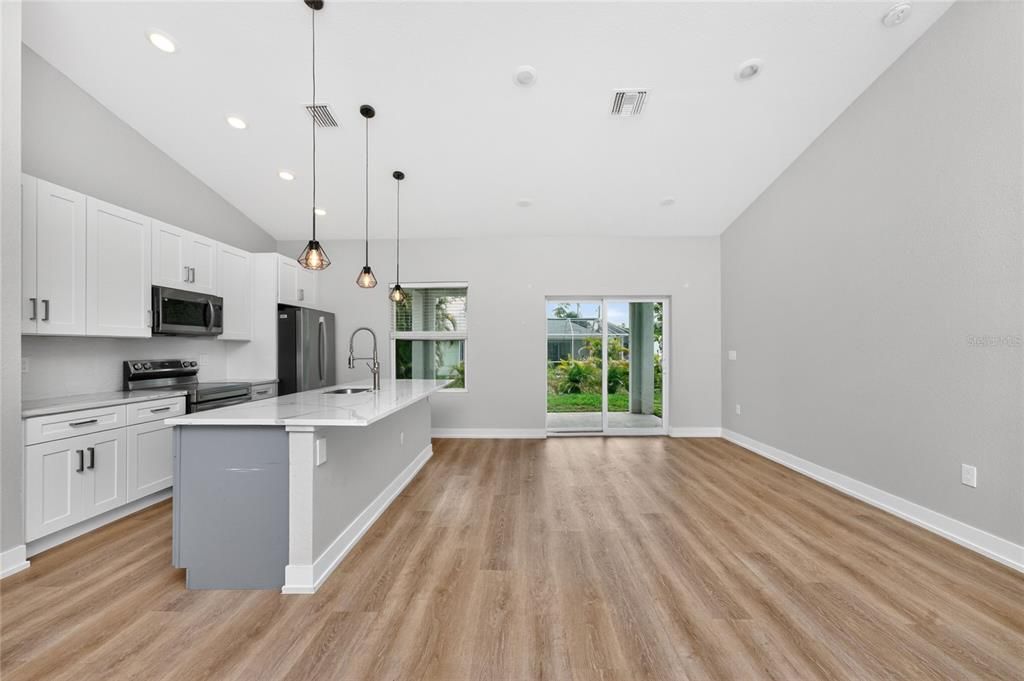 For Sale: $279,900 (3 beds, 2 baths, 1586 Square Feet)