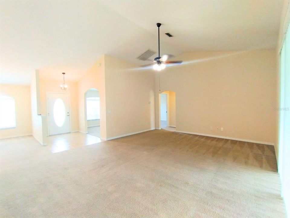 En Venta: $329,990 (3 camas, 2 baños, 2114 Pies cuadrados)