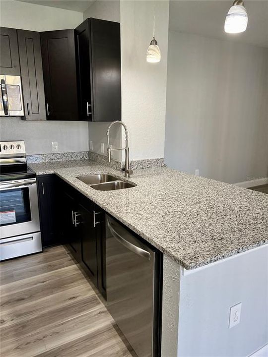 В аренду: $2,350 (4 спален, 2 ванн, 1372 Квадратных фут)