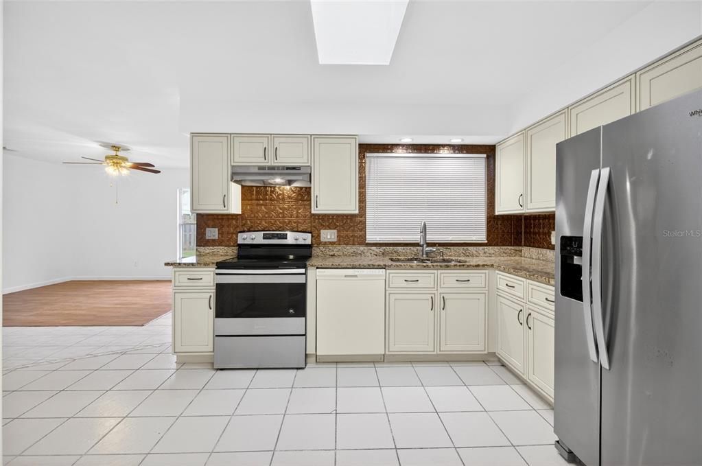 For Sale: $395,000 (3 beds, 2 baths, 1505 Square Feet)