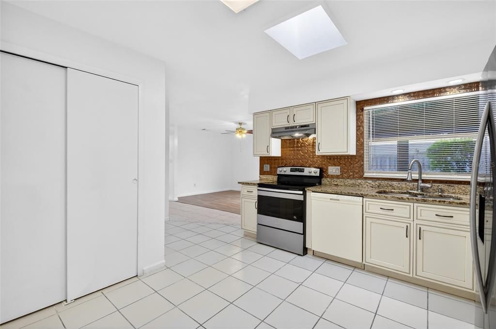 For Sale: $395,000 (3 beds, 2 baths, 1505 Square Feet)