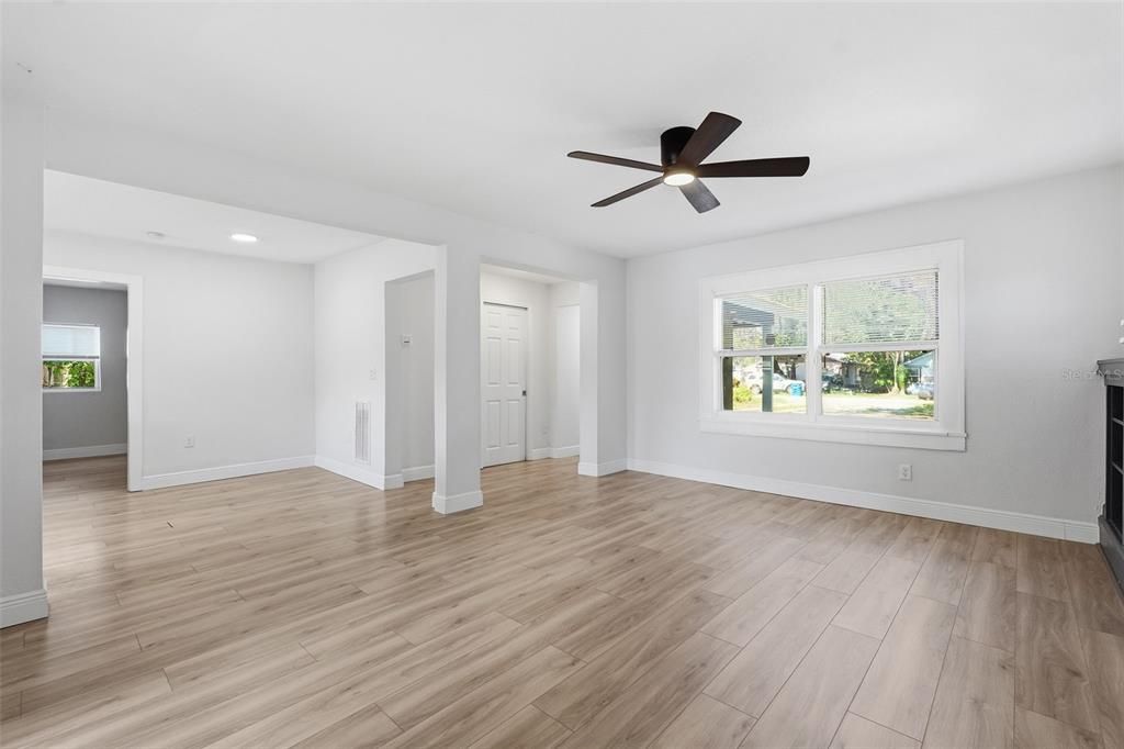 For Sale: $350,000 (3 beds, 2 baths, 1278 Square Feet)