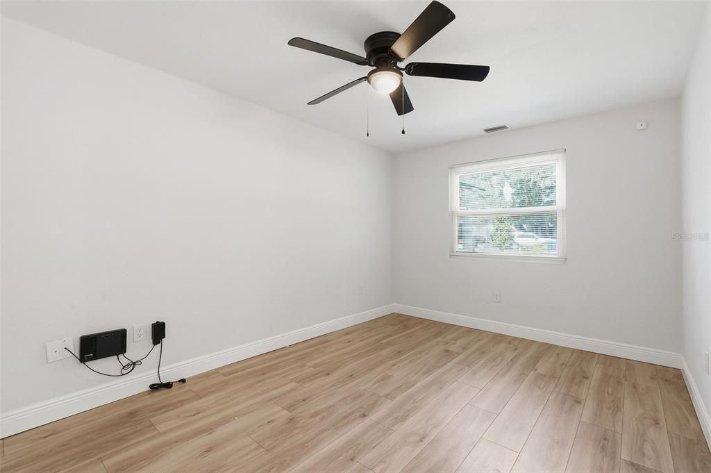 For Sale: $350,000 (3 beds, 2 baths, 1278 Square Feet)