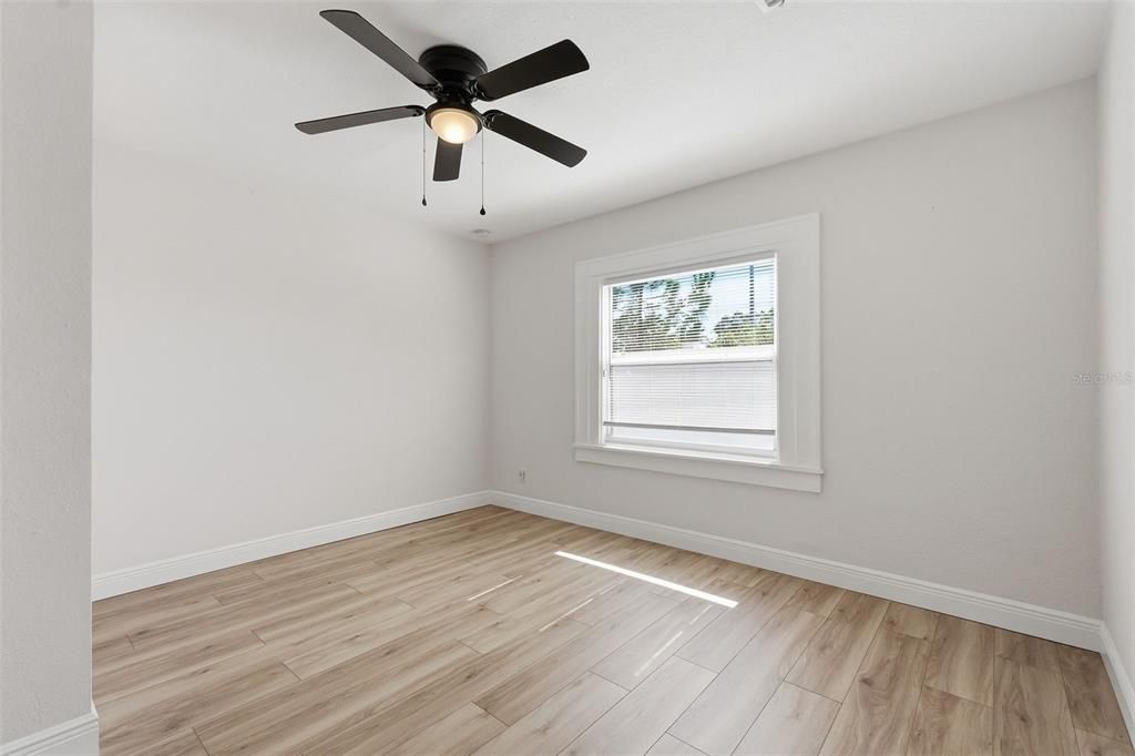 For Sale: $350,000 (3 beds, 2 baths, 1278 Square Feet)