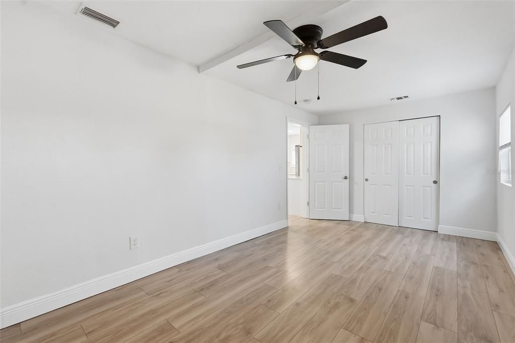 For Sale: $350,000 (3 beds, 2 baths, 1278 Square Feet)