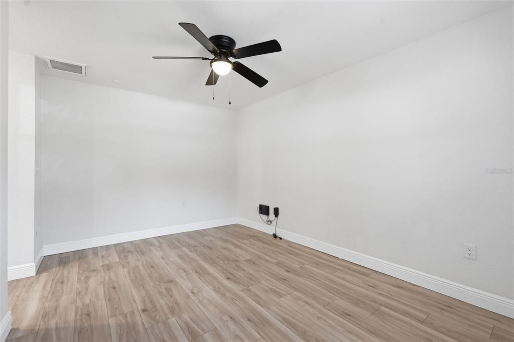 For Sale: $350,000 (3 beds, 2 baths, 1278 Square Feet)