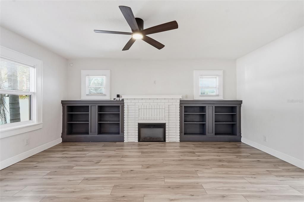 For Sale: $350,000 (3 beds, 2 baths, 1278 Square Feet)