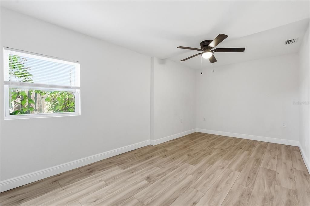 For Sale: $350,000 (3 beds, 2 baths, 1278 Square Feet)