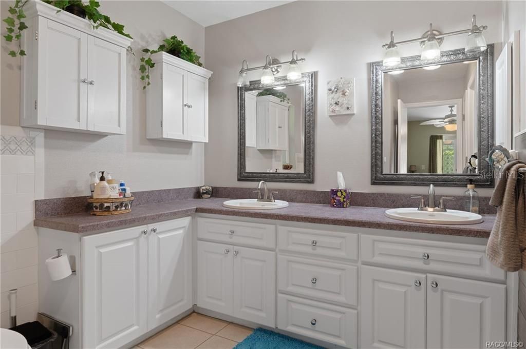 For Sale: $385,000 (2 beds, 2 baths, 1845 Square Feet)