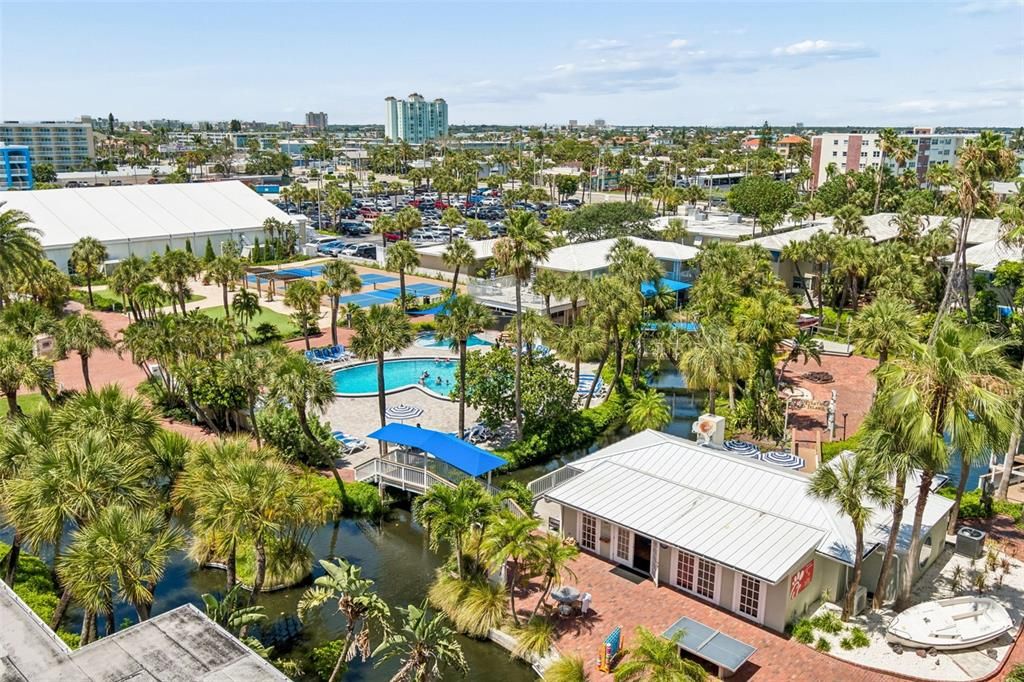 For Sale: $695,000 (2 beds, 3 baths, 1135 Square Feet)