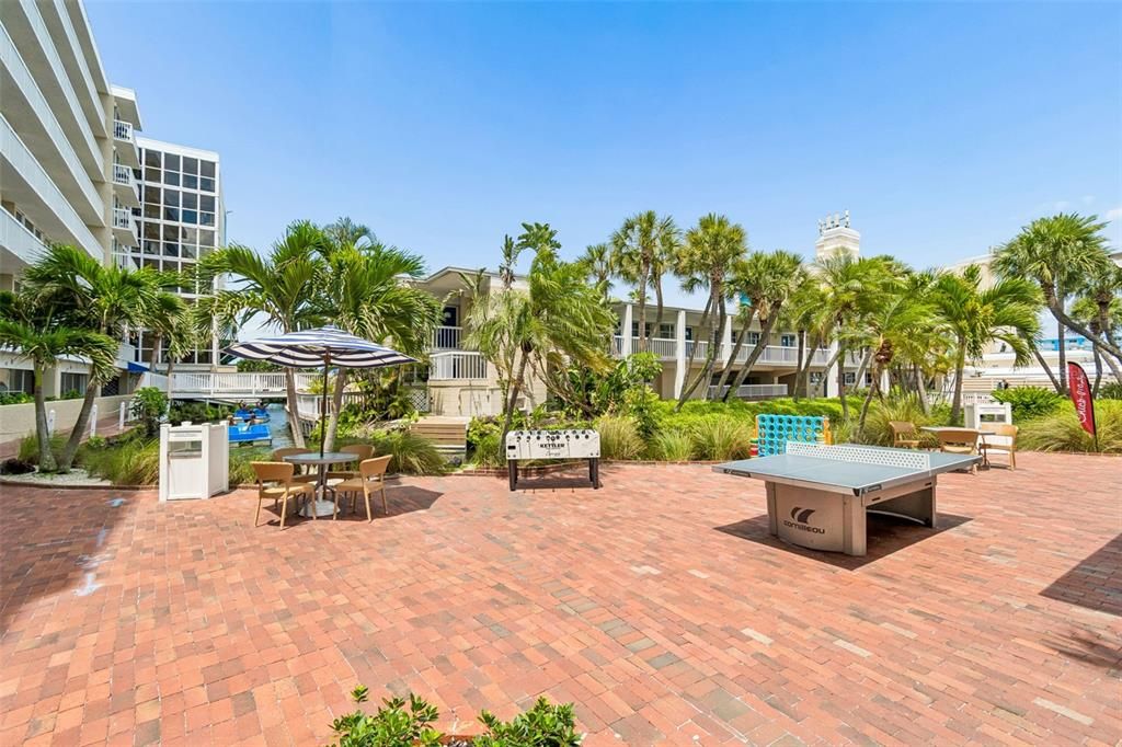 For Sale: $695,000 (2 beds, 3 baths, 1135 Square Feet)