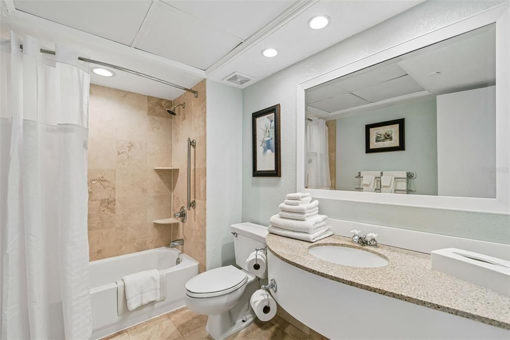 For Sale: $695,000 (2 beds, 3 baths, 1135 Square Feet)
