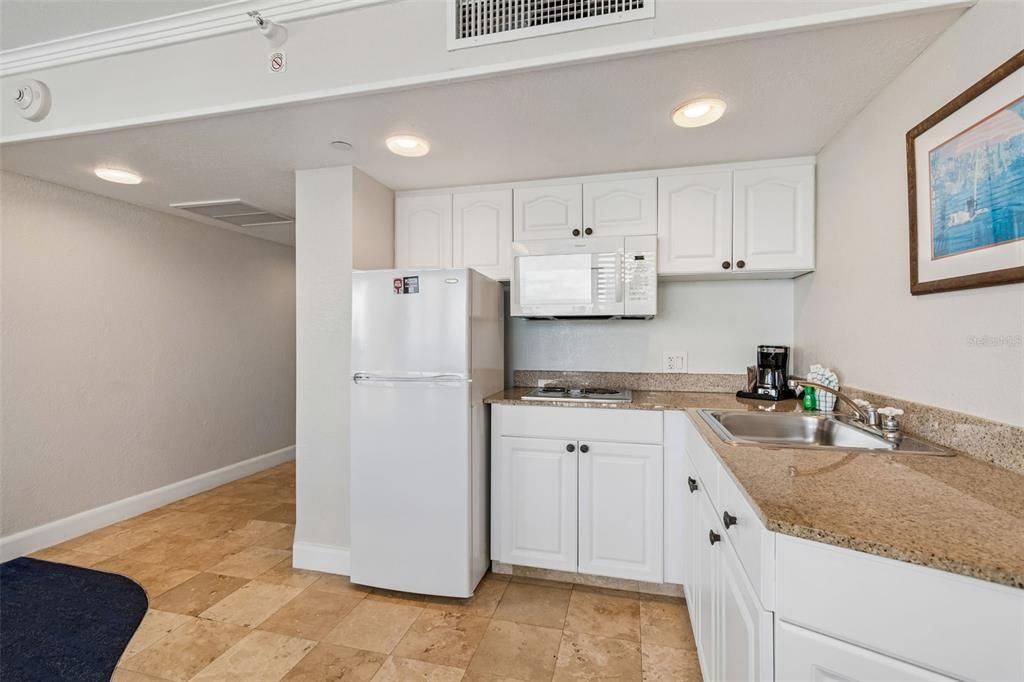 For Sale: $695,000 (2 beds, 3 baths, 1135 Square Feet)