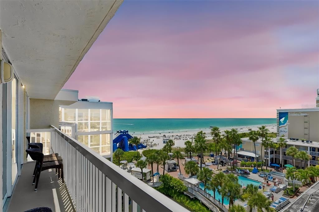 For Sale: $695,000 (2 beds, 3 baths, 1135 Square Feet)