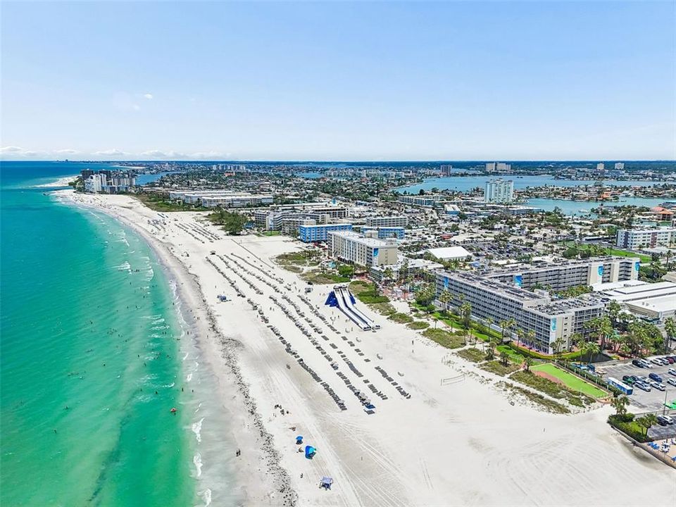For Sale: $695,000 (2 beds, 3 baths, 1135 Square Feet)