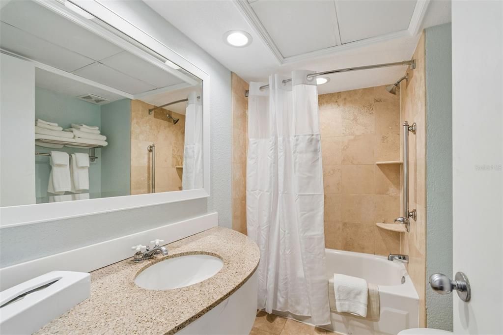 For Sale: $695,000 (2 beds, 3 baths, 1135 Square Feet)