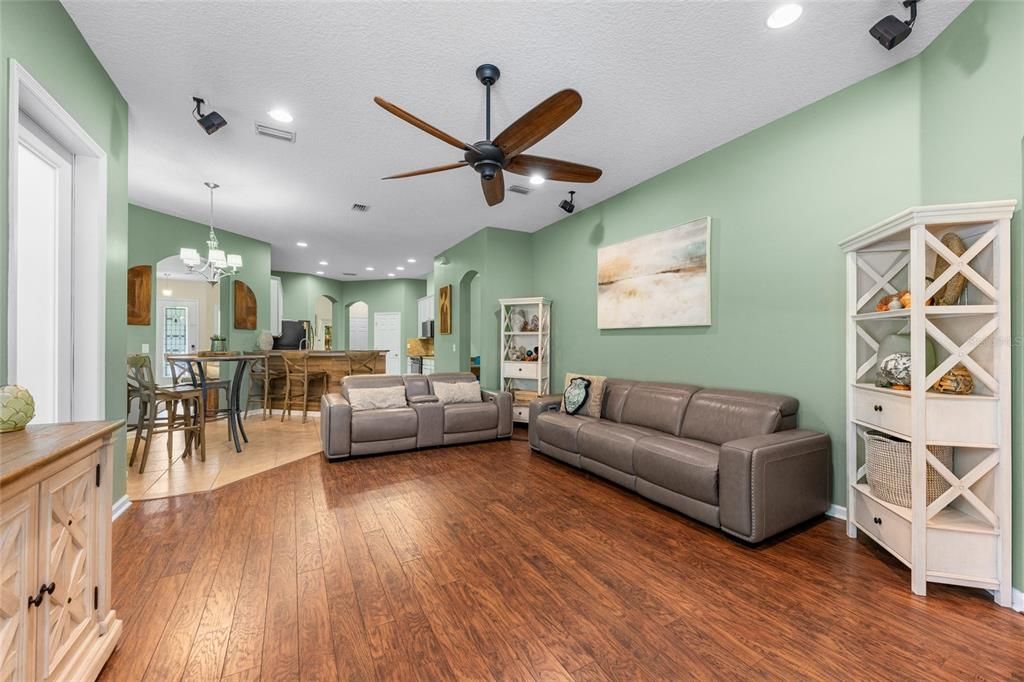 For Sale: $710,000 (4 beds, 3 baths, 2740 Square Feet)