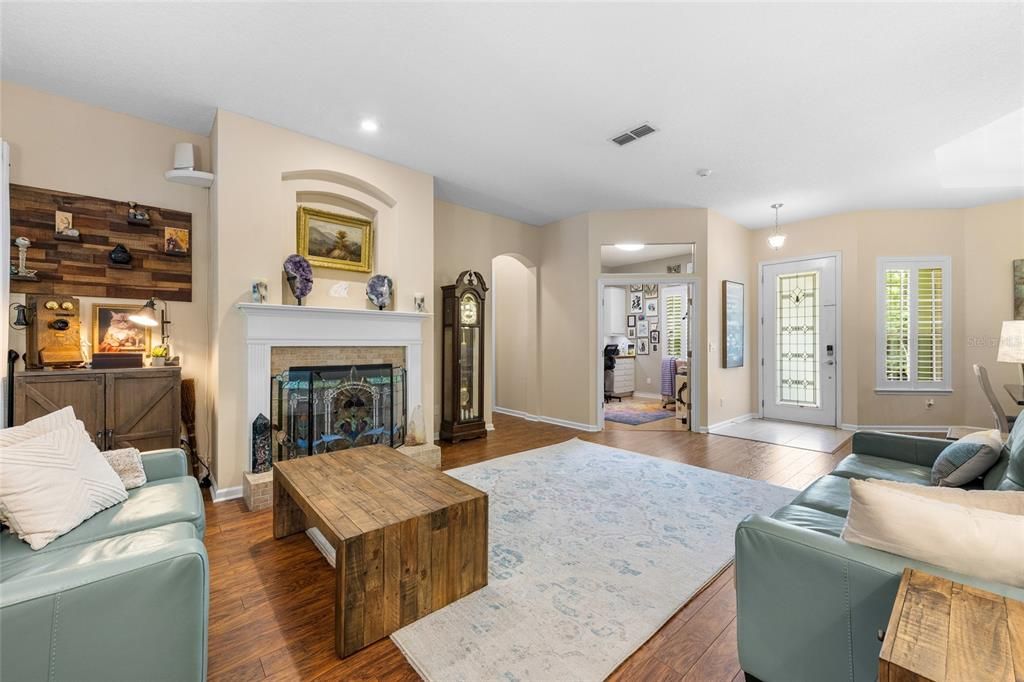For Sale: $710,000 (4 beds, 3 baths, 2740 Square Feet)