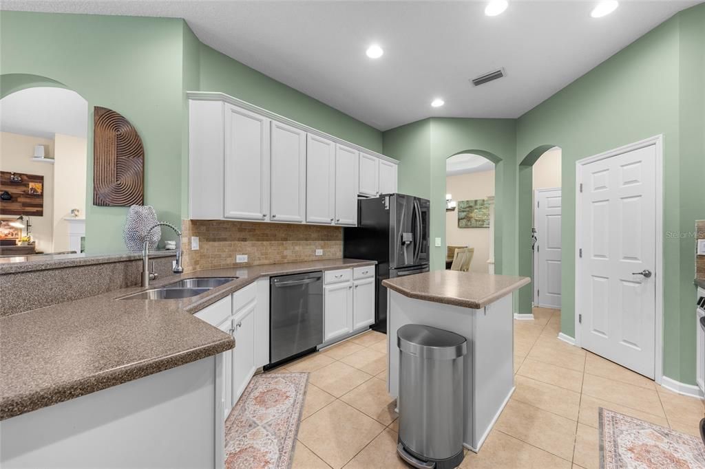 For Sale: $710,000 (4 beds, 3 baths, 2740 Square Feet)