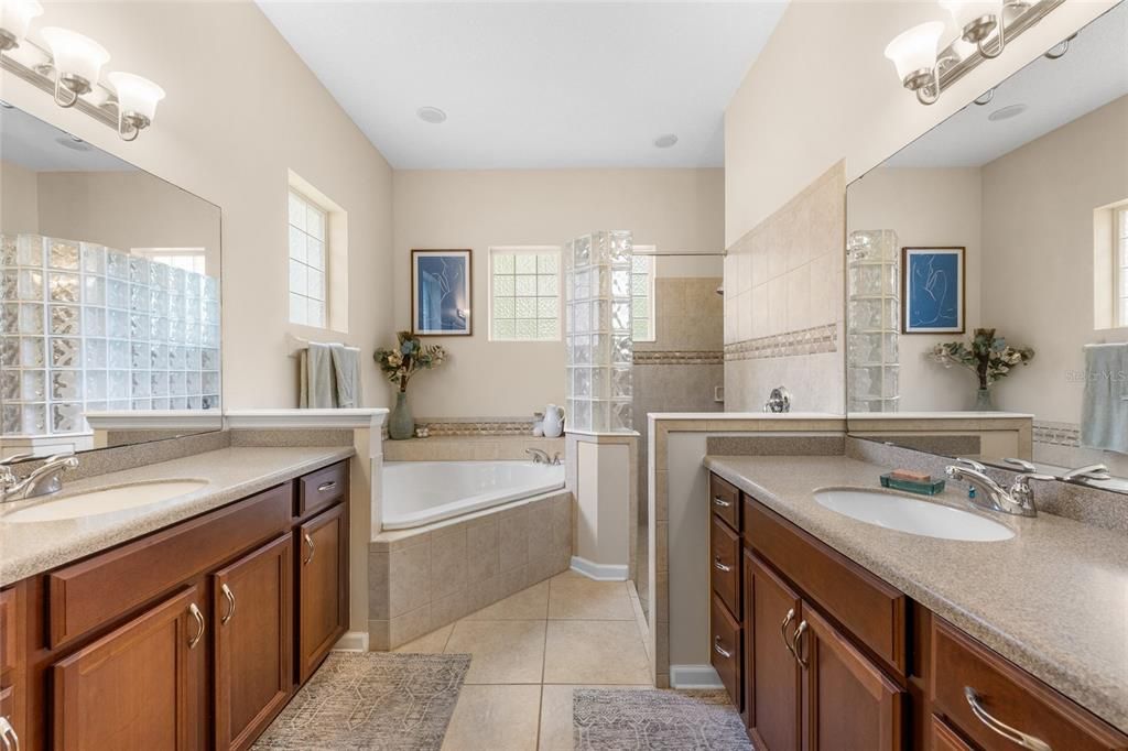 For Sale: $710,000 (4 beds, 3 baths, 2740 Square Feet)