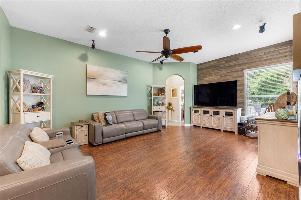 For Sale: $710,000 (4 beds, 3 baths, 2740 Square Feet)