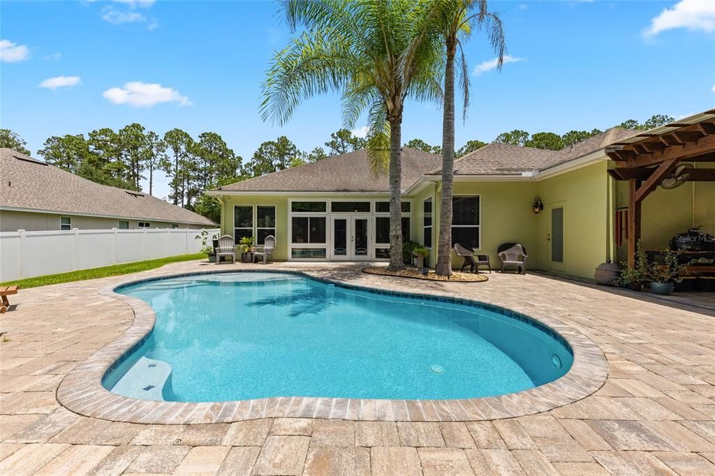 For Sale: $710,000 (4 beds, 3 baths, 2740 Square Feet)