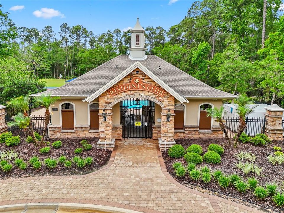 For Sale: $710,000 (4 beds, 3 baths, 2740 Square Feet)