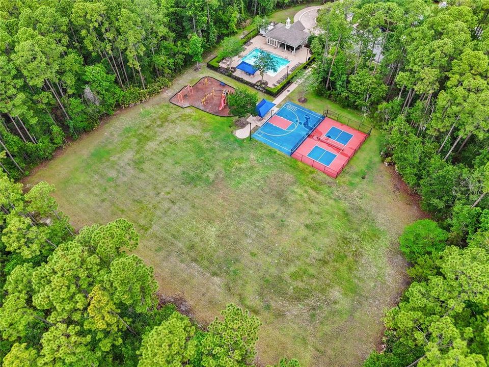 For Sale: $710,000 (4 beds, 3 baths, 2740 Square Feet)