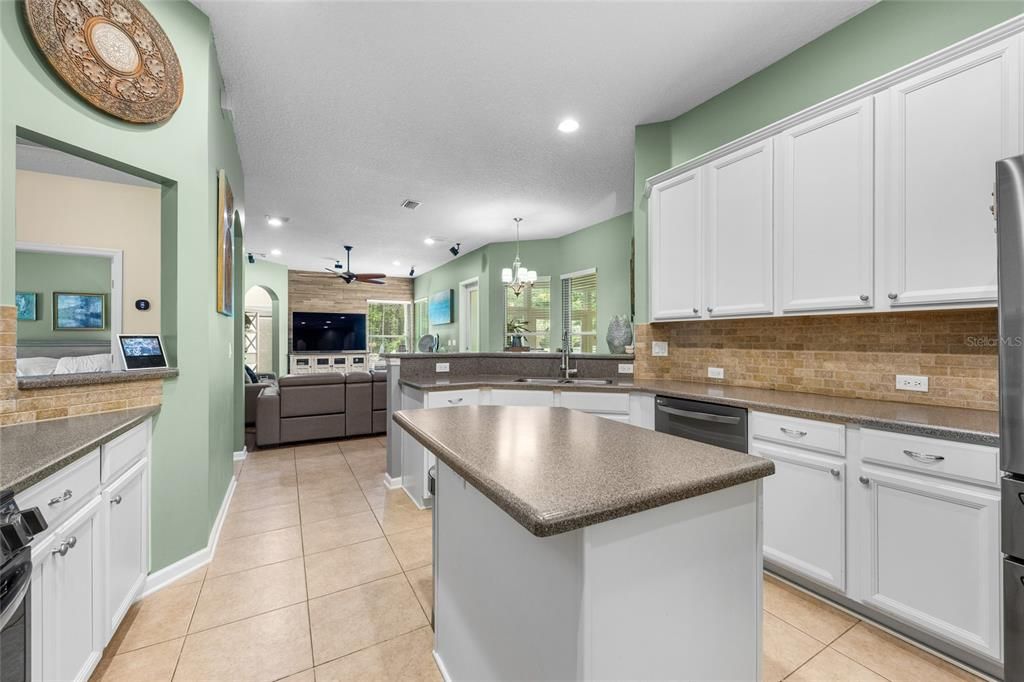 For Sale: $710,000 (4 beds, 3 baths, 2740 Square Feet)