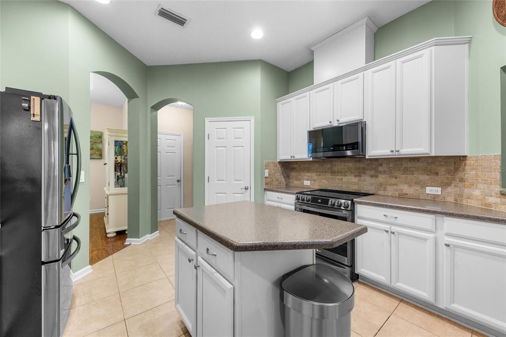 For Sale: $710,000 (4 beds, 3 baths, 2740 Square Feet)